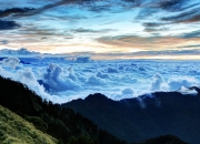 开云体育-横扫西北！霍勒迪关键先生本色，雄鹿强势晋级显冠军相