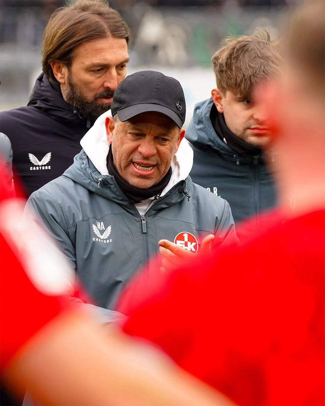 包含沃尔夫斯堡队面临保级压力，努力保持士气的词条