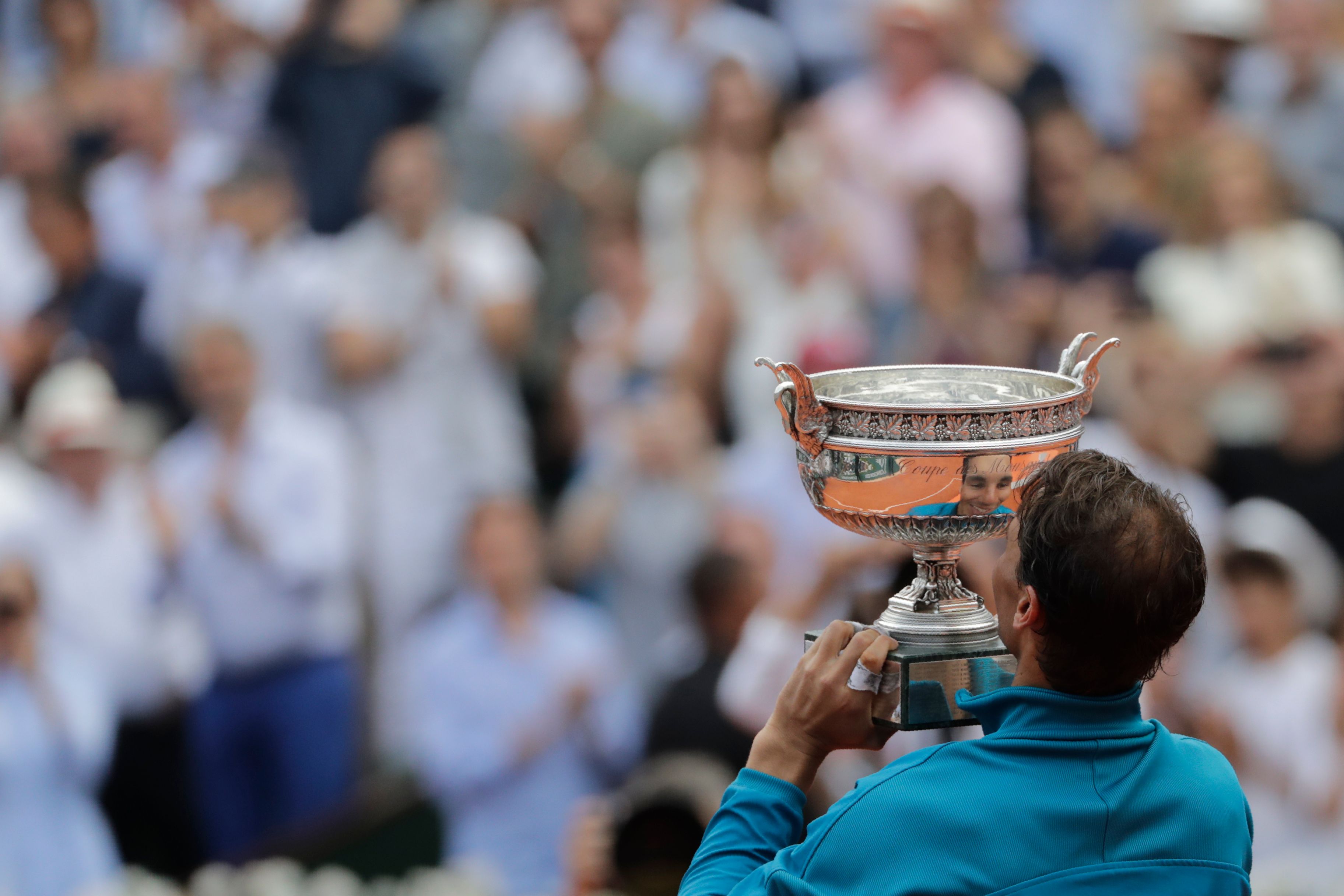 关于世界网球队险胜西班牙网球队，纳达尔惊艳世界的信息