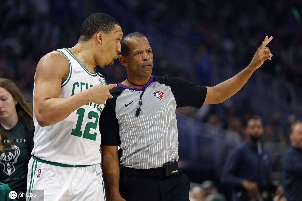 包含裁判风波不绝,争议事件屡见不鲜的词条 包含裁判风波不绝,争议事件屡见不鲜的词条