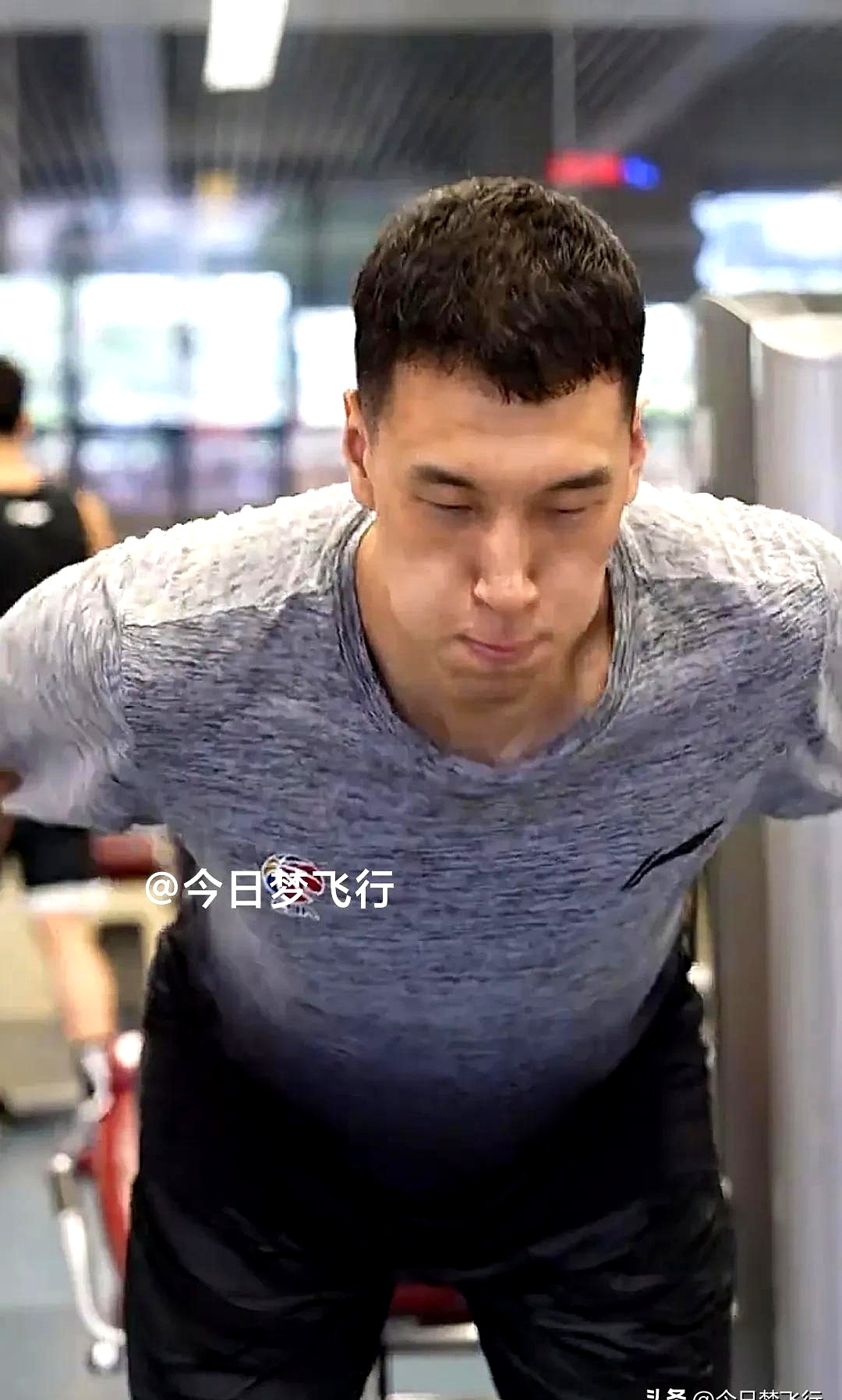 球员努力训练，期待在比赛中崭露头角的简单介绍