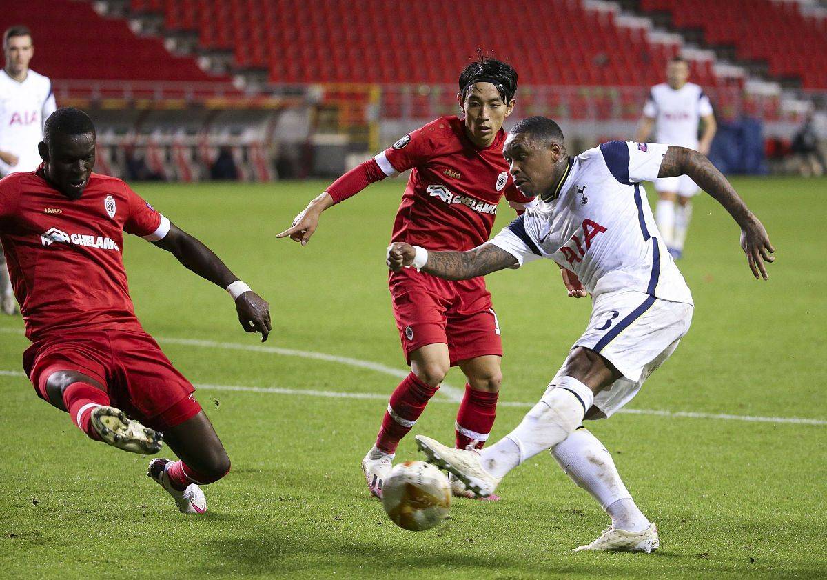 包含富勒姆-逼平纽卡斯尔,胡三对一助球队积极响应的词条