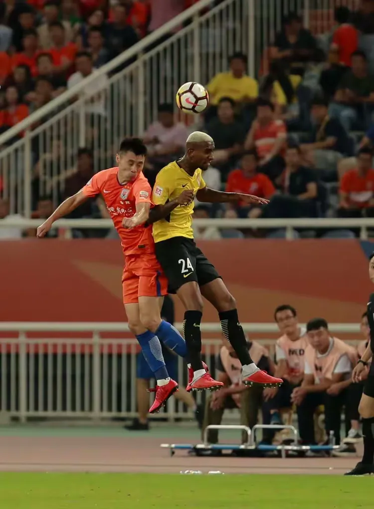 山东鲁能即将与广州恒大在主场拼尽全力 山东鲁能即将与广州恒大在主场拼尽全力