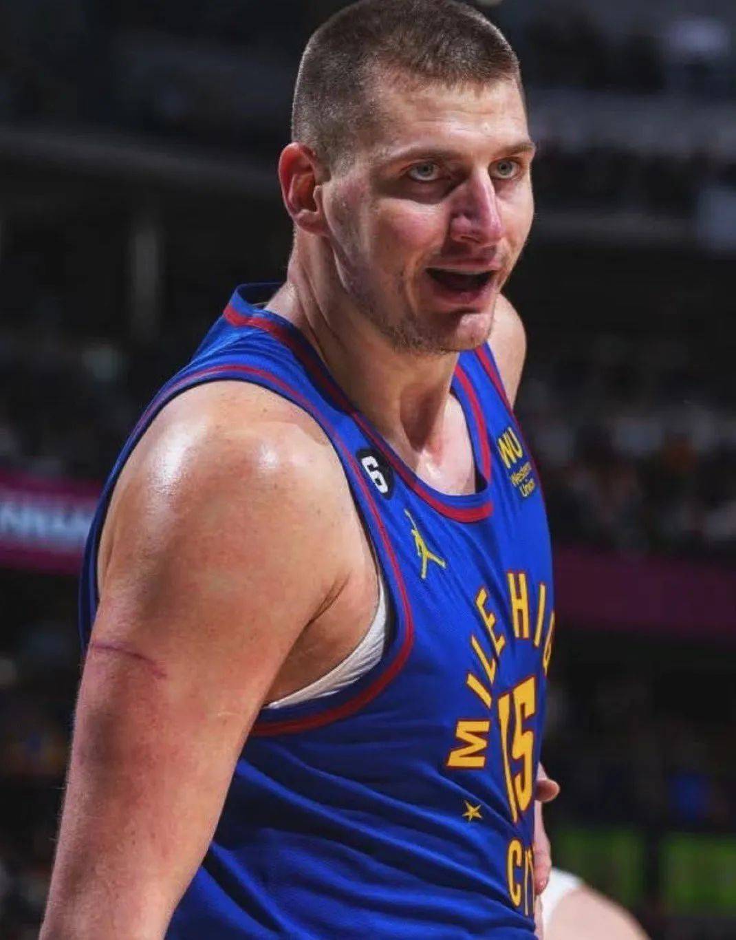 中锋助攻，燃烧欧国联赛赛场的简单介绍