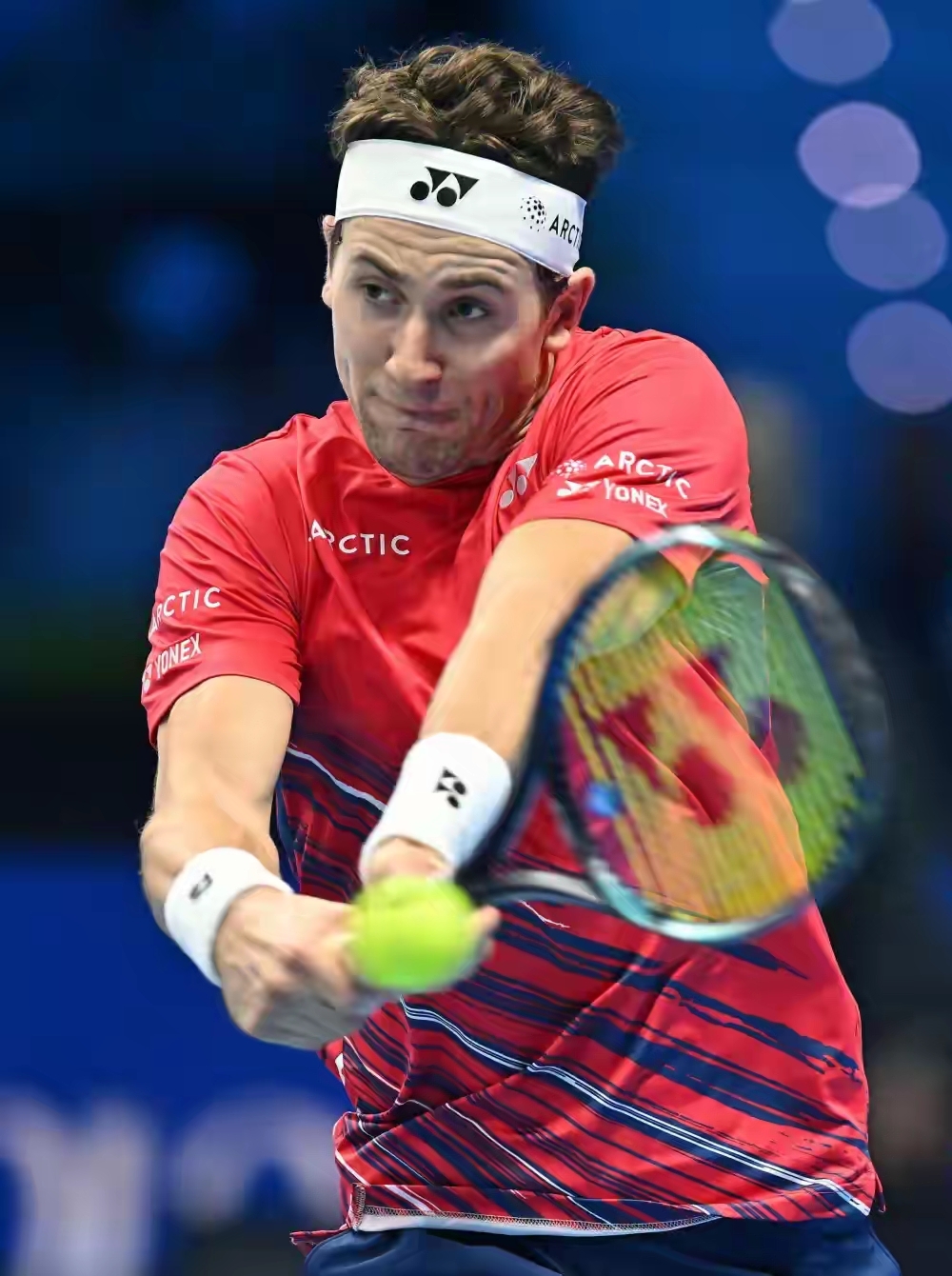 包含拉沃尔杯鏖战ATP总决赛，兹维列夫统治全场的词条