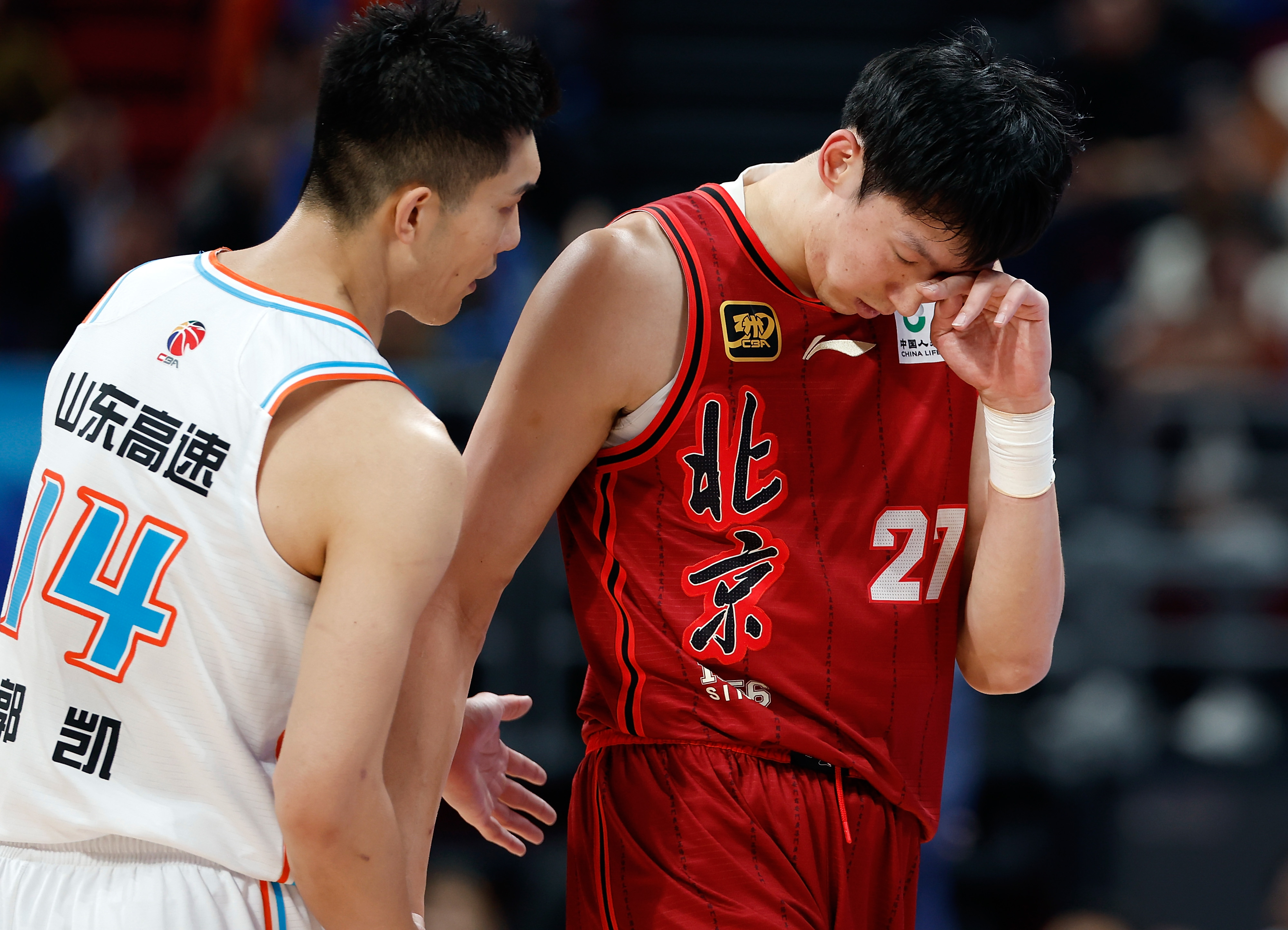 包含新疆队鏖战江苏队，周琦状态火热的词条