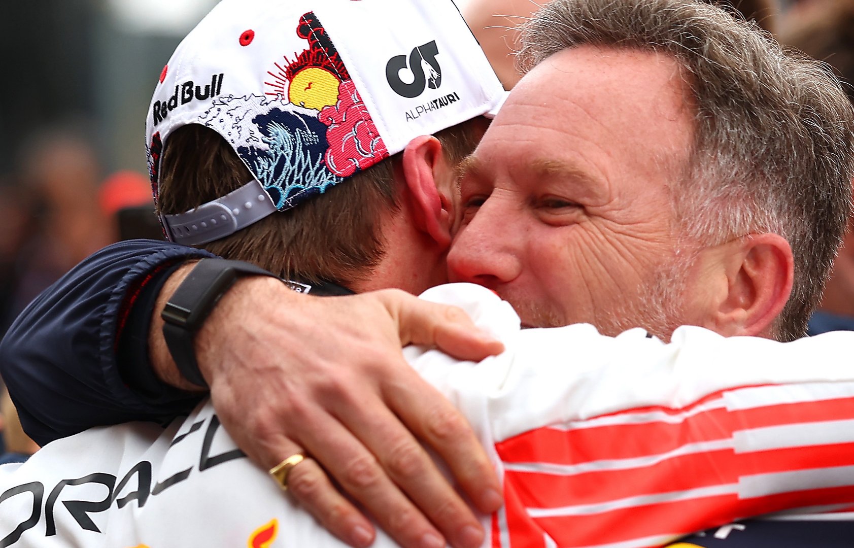 迈凯伦横扫红牛二队，维斯塔潘点燃赛场的简单介绍