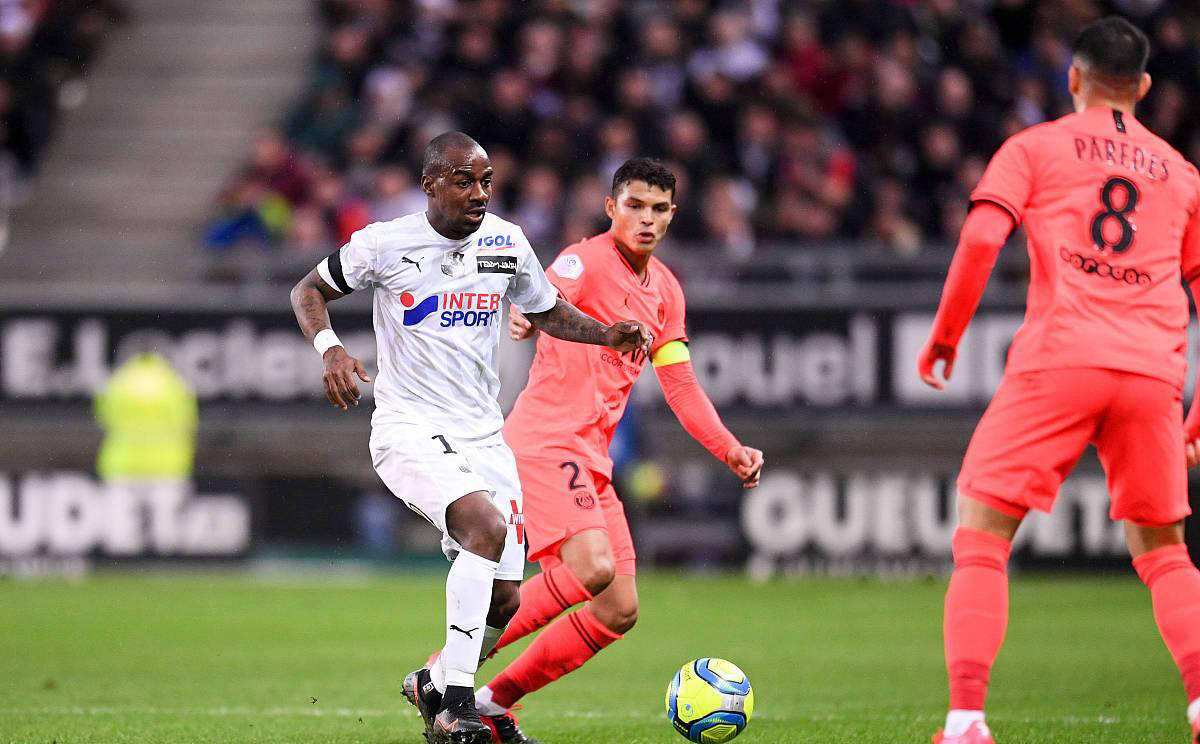 关于亚眠主场不敌波尔多，遭遇连败的信息