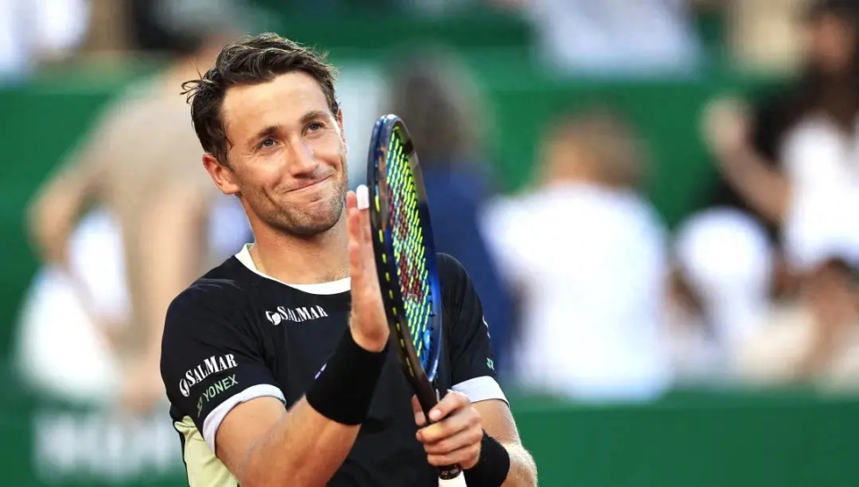 包含ATP总决赛鏖战蒙特卡洛大师赛，鲁德点燃赛场的词条