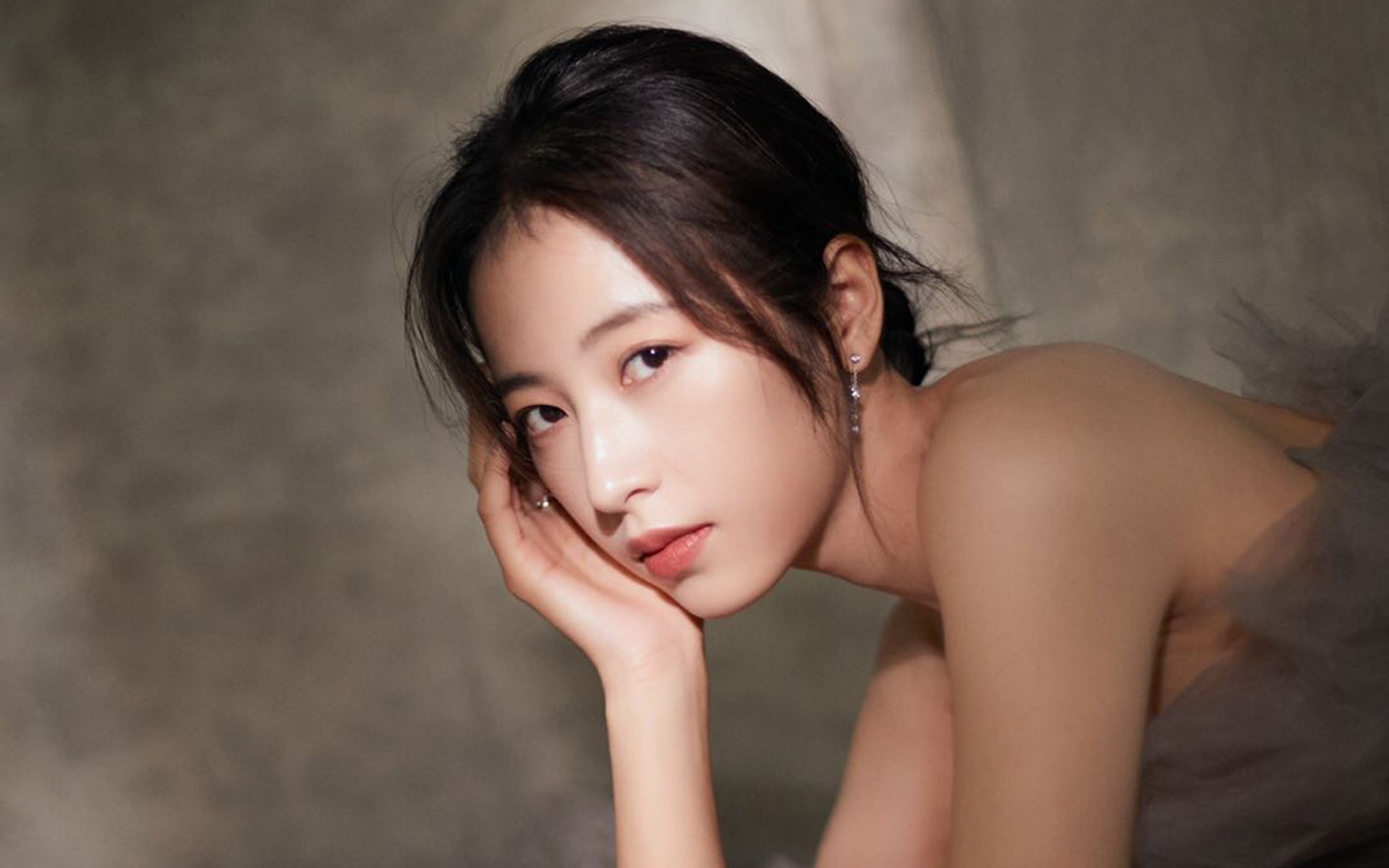 苏亚雷斯一锤定音,日本硬仗哲学击碎荷兰足球神话