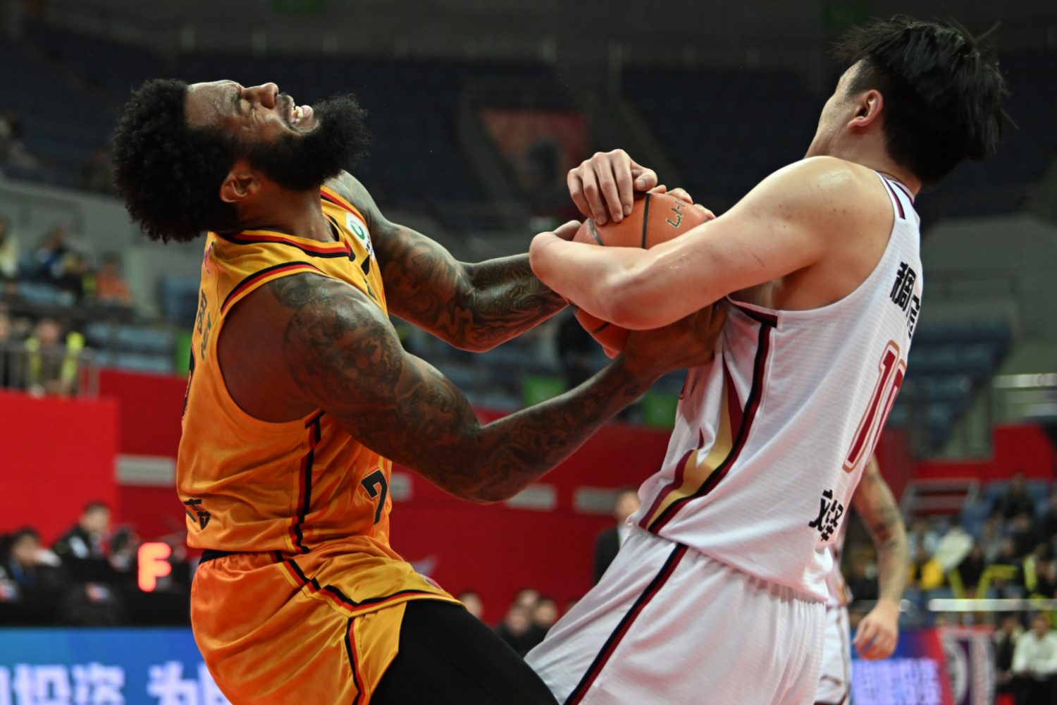 包含红蓝对决:篮球比赛中的激烈对抗的词条 包含红蓝对决:篮球比赛中的激烈对抗的词条