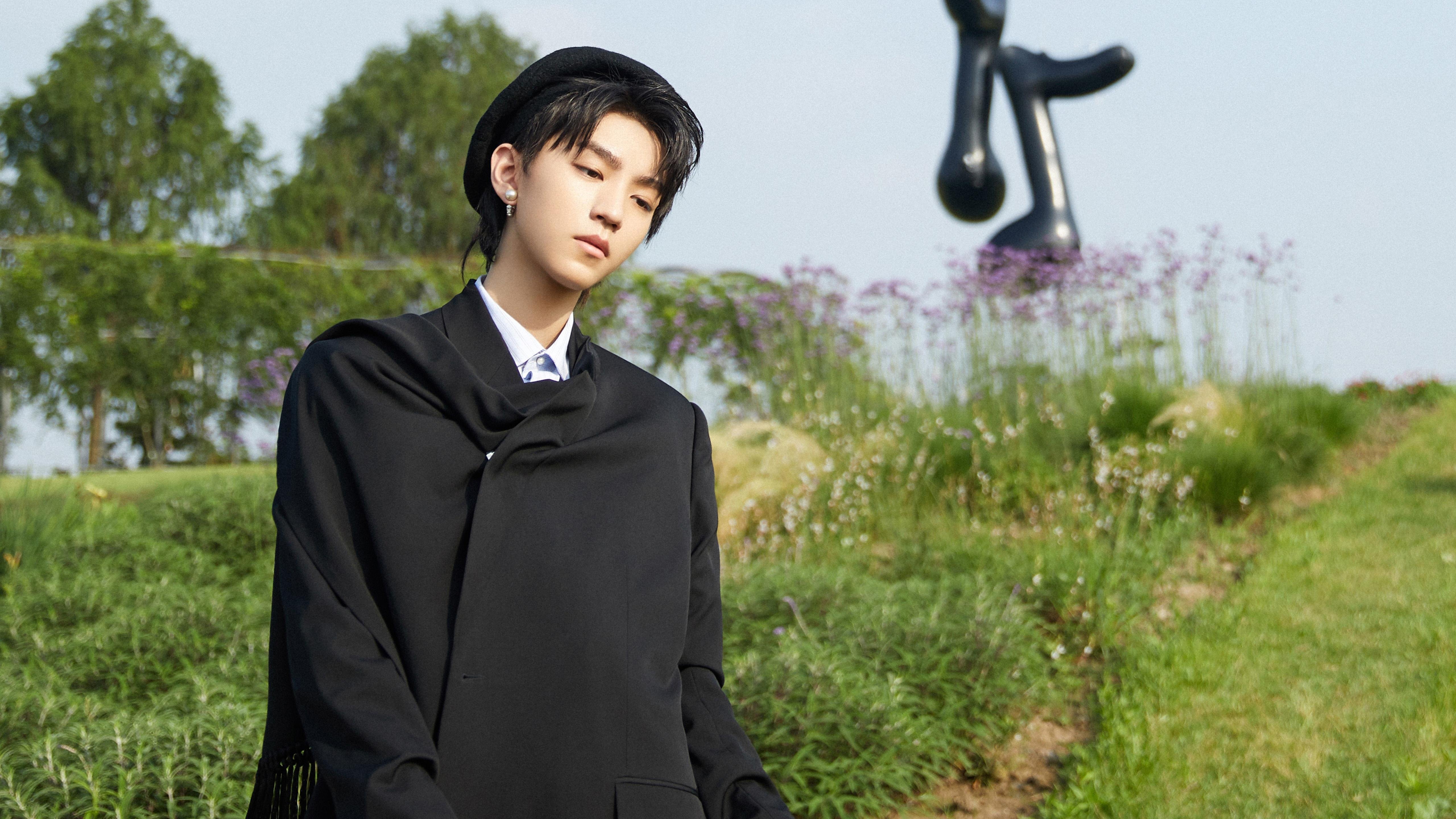 英超争冠风云再起,塞维利亚欧战扬威,双线战场的战术启示