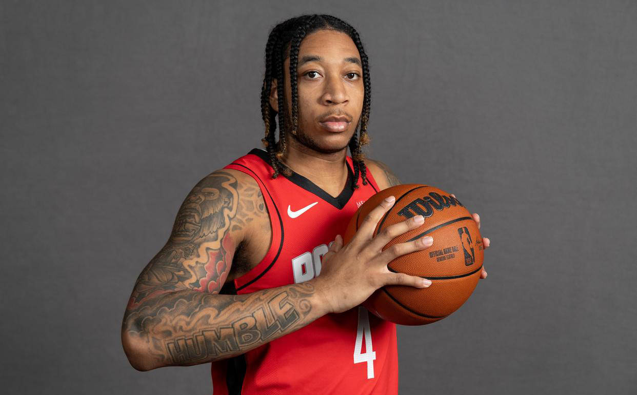 年轻新秀崭露头角,球队未来可期 年轻新秀崭露头角,球队未来可期