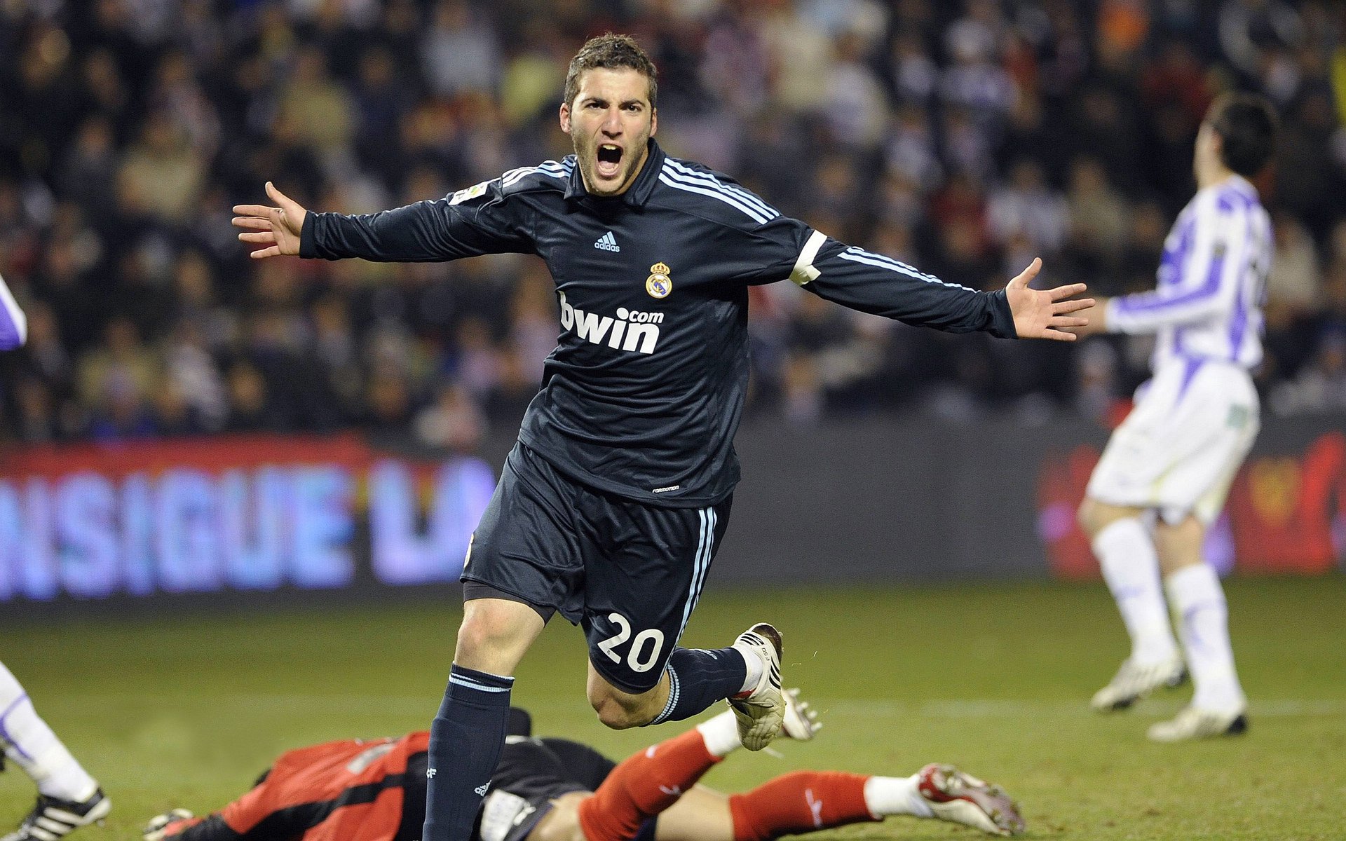 深圳队全面压制黄蜂,贝恩成为关键先生