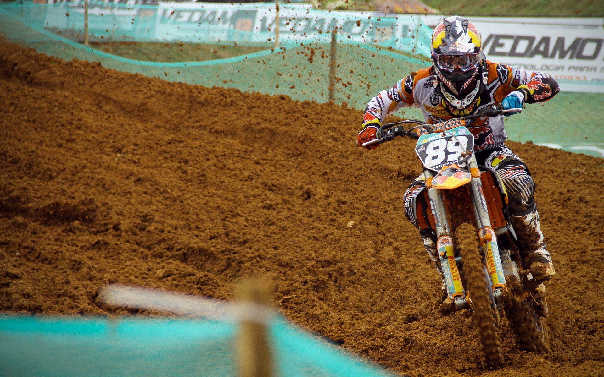 从蒙特卡洛险胜到戴维斯杯高光，西西帕斯如何用唯一性定义新一代网球哲学