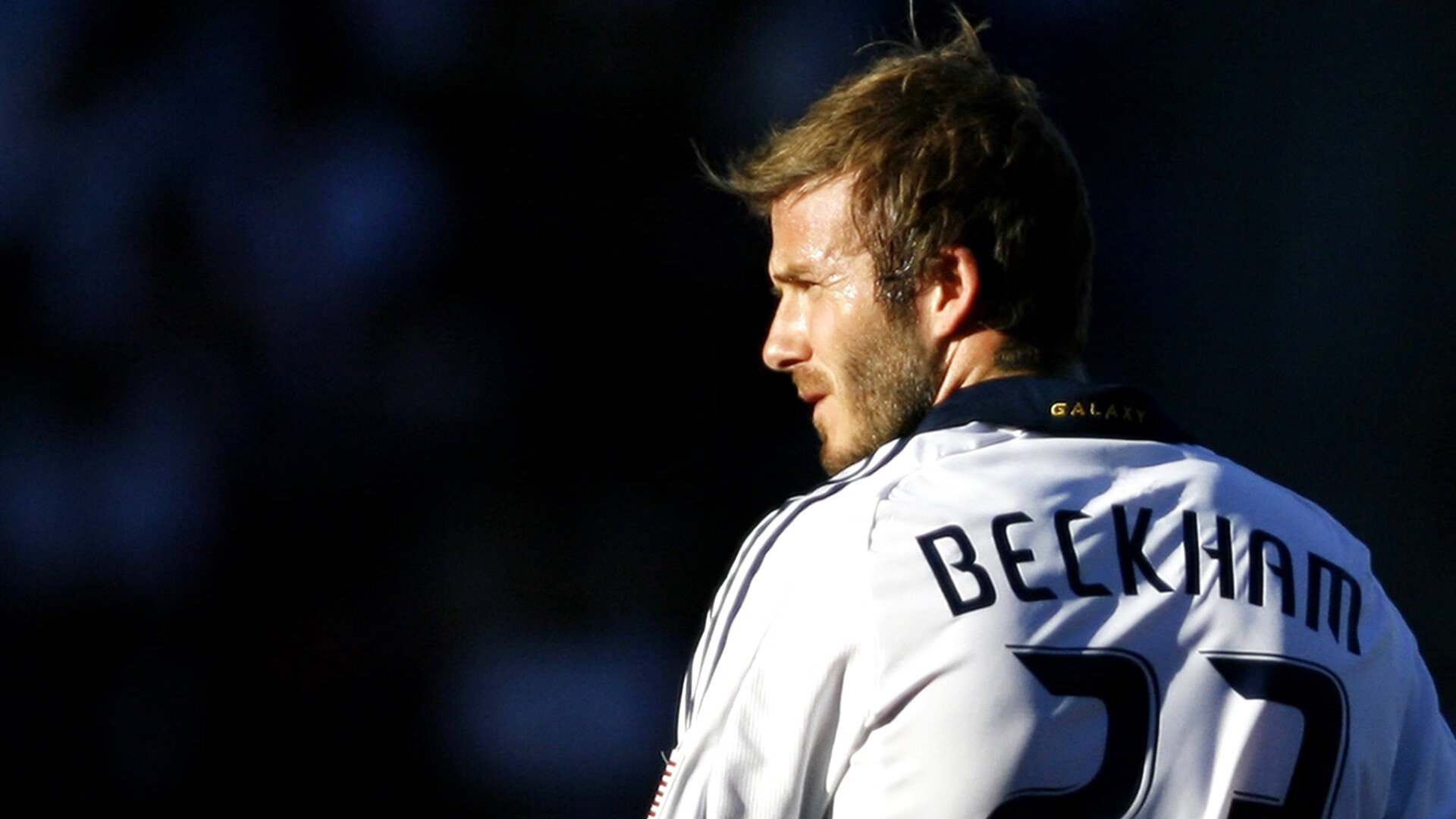 青岛队完胜掘金，德罗赞点燃赛场，一场跨越太平洋的篮球对话